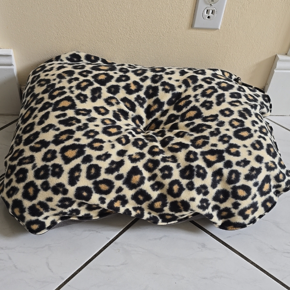 Dog Hed Leopard Print Pet Bed New 28x22 Inches